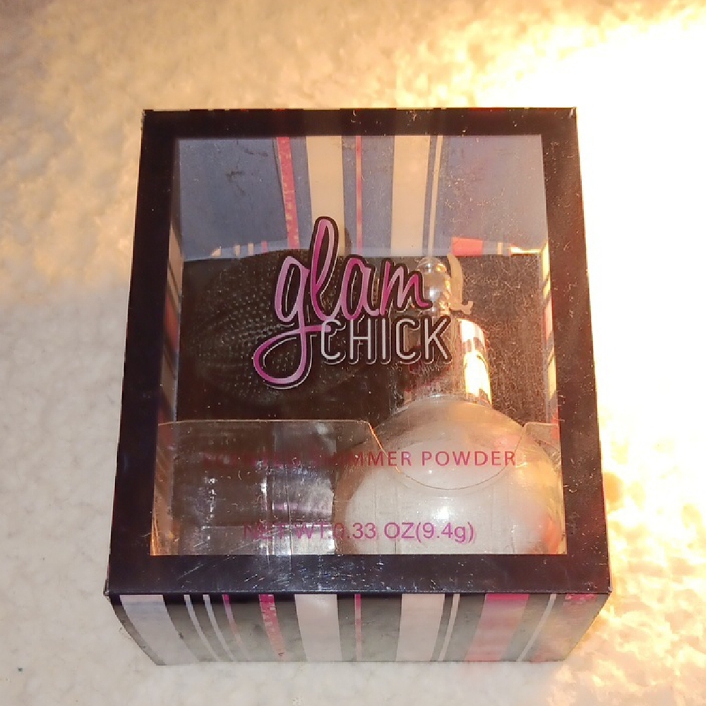 Glam Chic Scented shimmer powder spray
